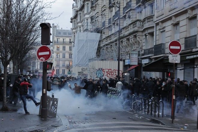 Επεισόδια μεταξύ Κούρδων διαδηλωτών και αστυνομίας στο κέντρο του Παρισιού